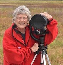 玛丽安·布里克纳用她的大型野生动物相机在大自然中拍照